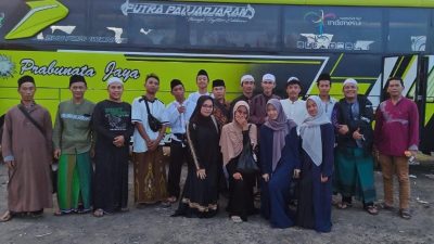 Grave Pilgrimage: Tracing Islamic History and Reflecting on Nature with Ponpes Nurul Fallah