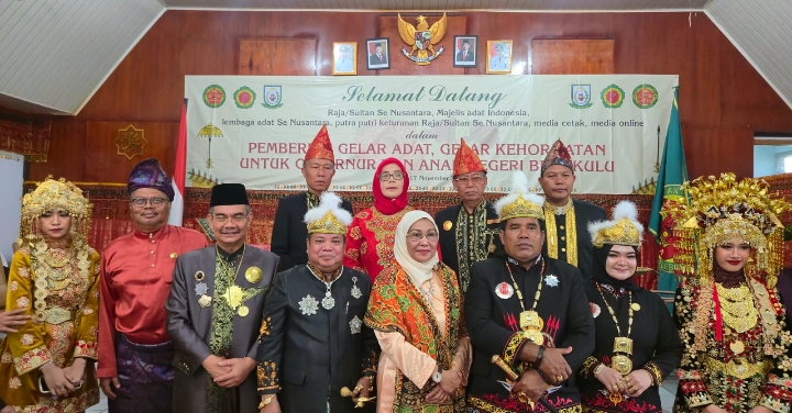 Pangkalima Gong Pendy Runca Attends Bengkulu’s 57th Traditional Title Conferment Ceremony Alongside KRA Ngabehi Fitria Anggraeni