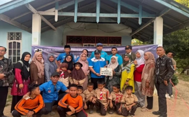 Headline: KNPI Promotes National Mutual Cooperation: Youth Mobilize from Aceh to Sumatra for National Recovery