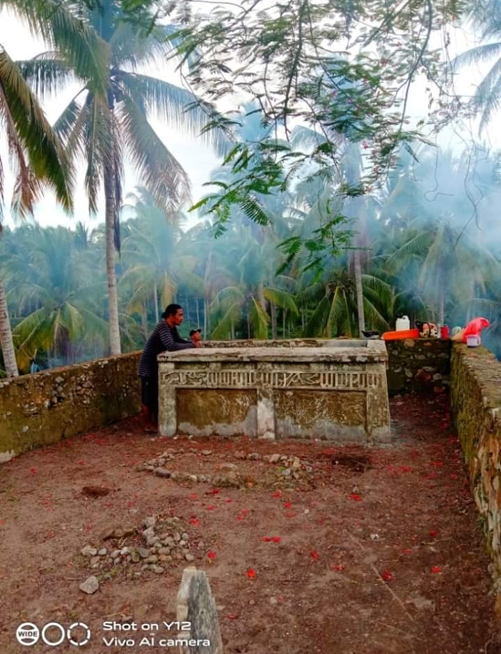 HM Prince Iftiqar S.A. Ponto Explains the Royal Burial Site of the Ancestors of the Bolangitang Kingdom
