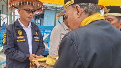 Working Visit of Indonesia’s Ministry of Environment to Muara Kaman Welcomed with Kutai Mulawarman’s Traditional Tempong Tawar Ceremony