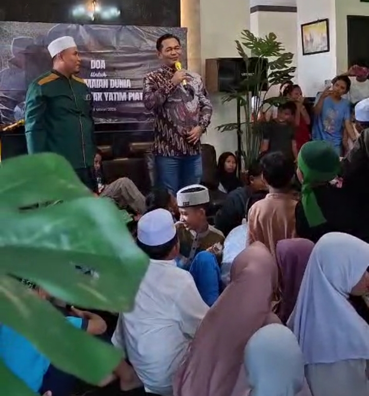 Boni Hargens Holds Joint Prayer and Provides Assistance to Orphans, Calls for World Peace Amid Global Instability