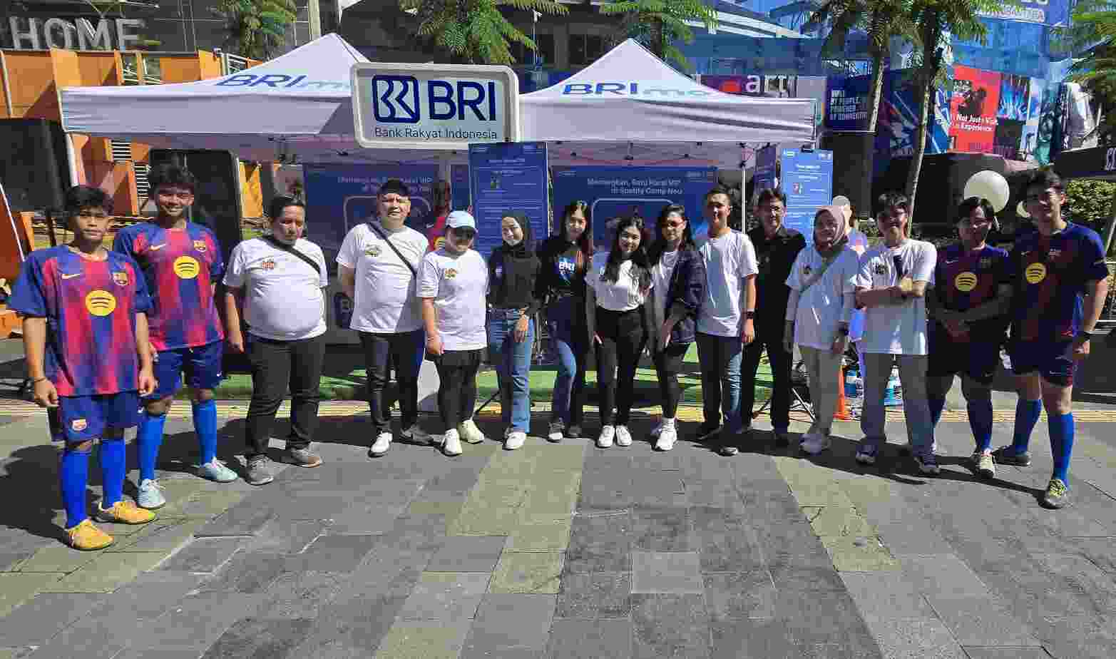 BRI KC Jakarta Sudirman 1 Launches Special Edition FC Barcelona Debit Card at Sudirman Car Free Day