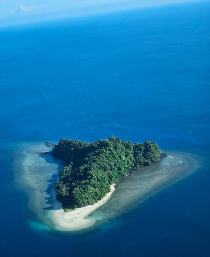 Molosing Island: Natural Beauty, Historical Traces, and the Legacy of Nusantara Civilization