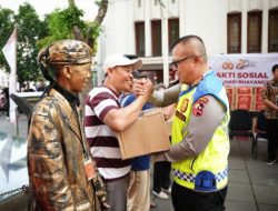 Strengthening Ties with the Community: Indonesian National Police Distribute 450 Aid Packages to Art Communities and Street Vendors in Kota Tua