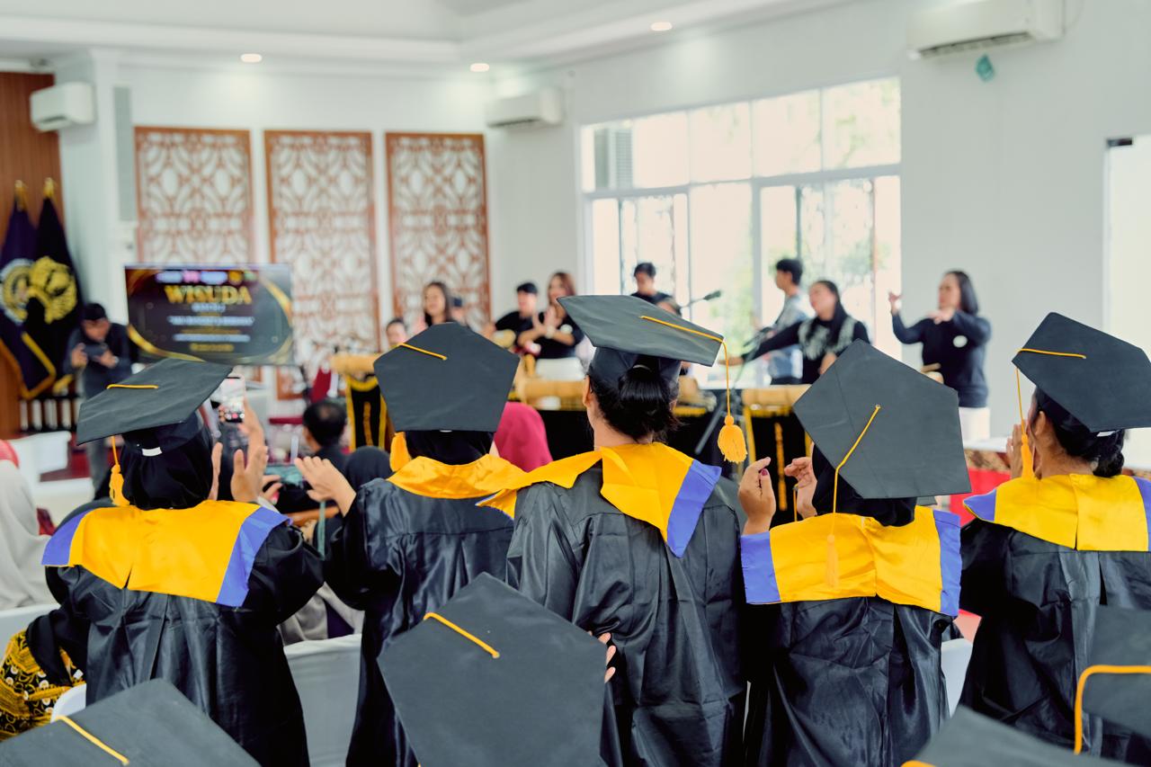29 Inmates of Tangerang Women’s Prison Graduate Through IFG, Jamkrindo, and WM Academy Program – Restoring Mental Well‑being and Building Hope