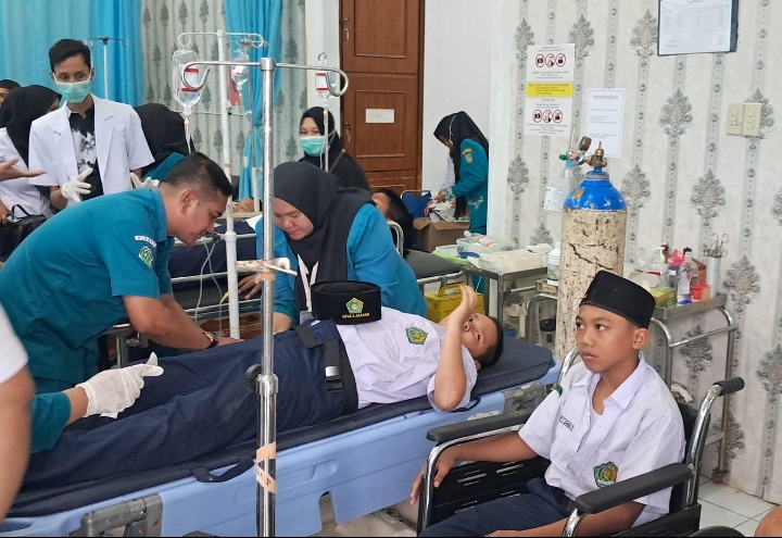 Dozens of MTsN 2 Kisaran Students Suspected Suffering Free Nutritious Meal Poisoning; LBH Medan Urges Police Probe & President to Temporarily Halt Program