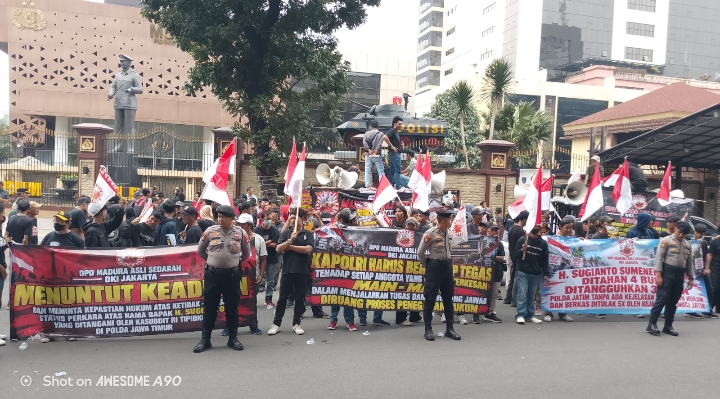 Organisasi Madura Asli Sedarah DPD DKI Jakarta Gelar Aksi Damai di Bareskrim Polri, Desak Kepastian Hukum Perkara H. Sugianto